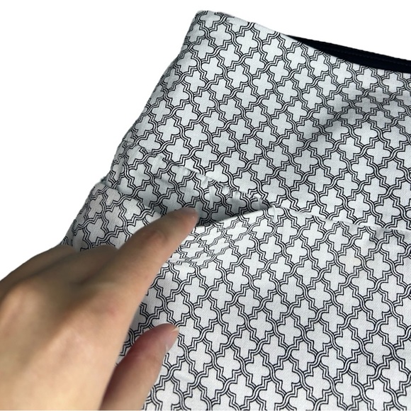 S.C. & C.O. Tummy Control Black & White Geometric Print Skort Women’s Size M - Picture 3 of 11